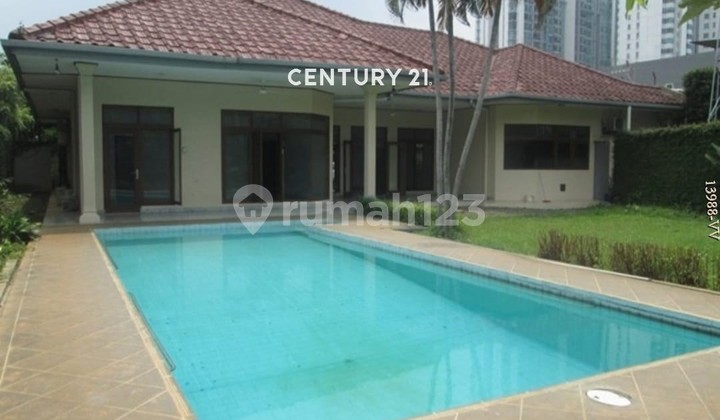Dijual Rumah Ada Kolam Renang Lokasi Deket Dharmawangsa JakSel