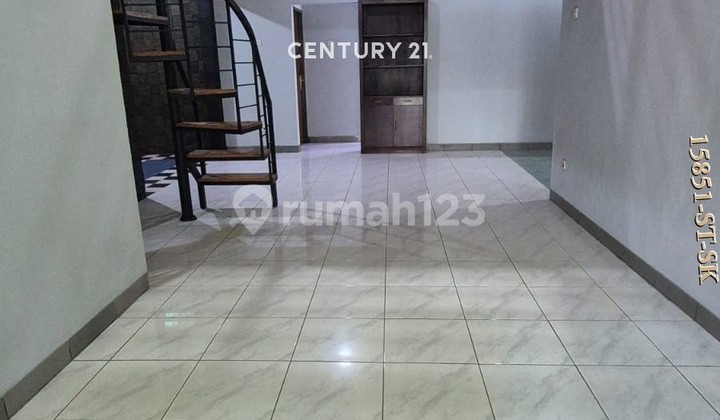 Dijual Rumah Posisi Hook dengan Lokasi Strategis di Sektor 9 2