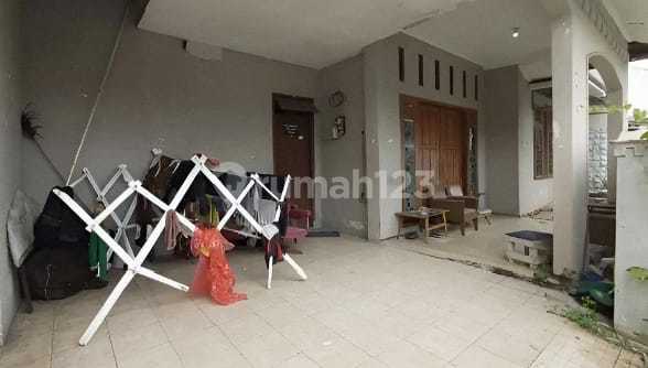 Spacious House in Pleburan Semarang Near Simpang Lima 2