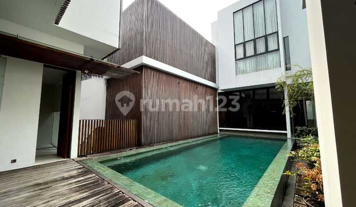Rumah Mewah Siap Huni Swimming Pool Di Kebayoran Baru 