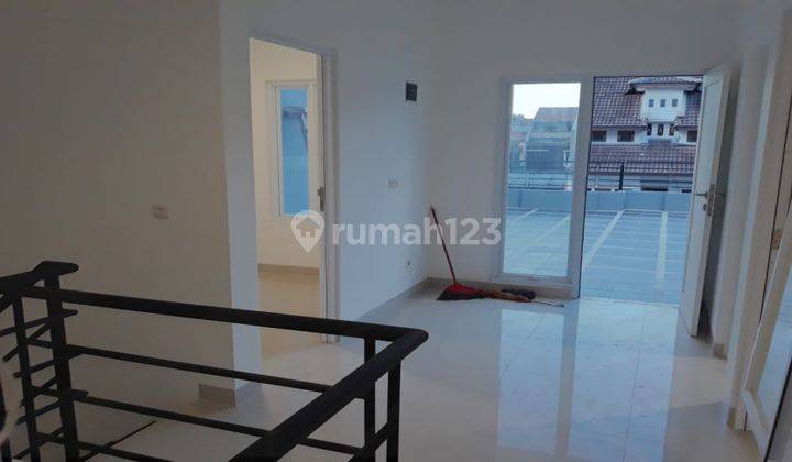 Rumah baru minimalis 2,5 lantai  Janur Kuning - Kelapa Gading  2