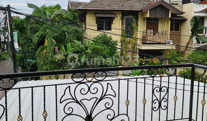 DIJUAL RUMAH LEBAR 6X18 JALAN 3 MOBIL DEKAT TAIPE SCHOOL 