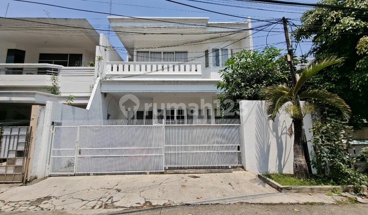 Rumah Sunter Sts Ceiling Tinggi Parkir Luas Siap Huni