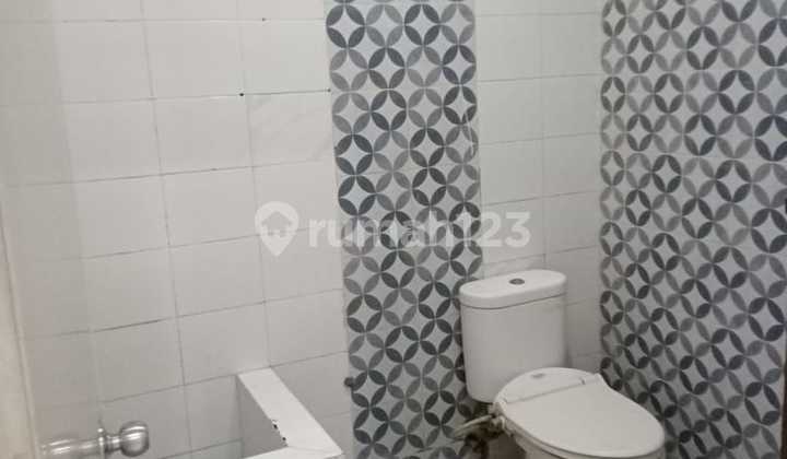 Rumah 3 Lantai Di Pelepah Elok Raya Siap Huni Bagus