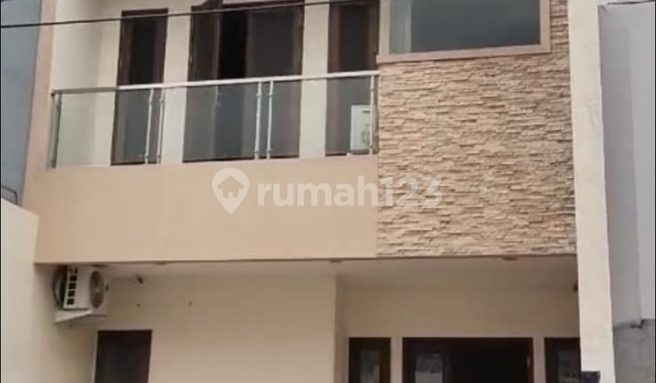 Nice Ready-to-Occupy House in Janur Hijau Fully Furnished 1