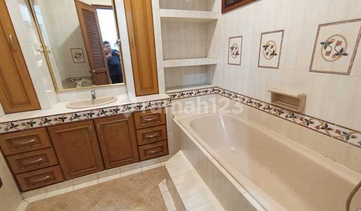 Luxury American Classic Modern House Ready to Occupy in Pegangsaan Indah 2