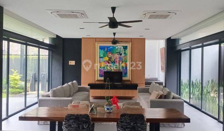 Brand New! Rumah Atas Bangunan Model Eropa Cantik, Kebayoran Baru 1