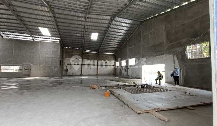 Warehouse, Office + Mess on Penggilingan Main Road Ready to Use Warehouse, Office + Mess on Penggilingan Main Road Ready to Use