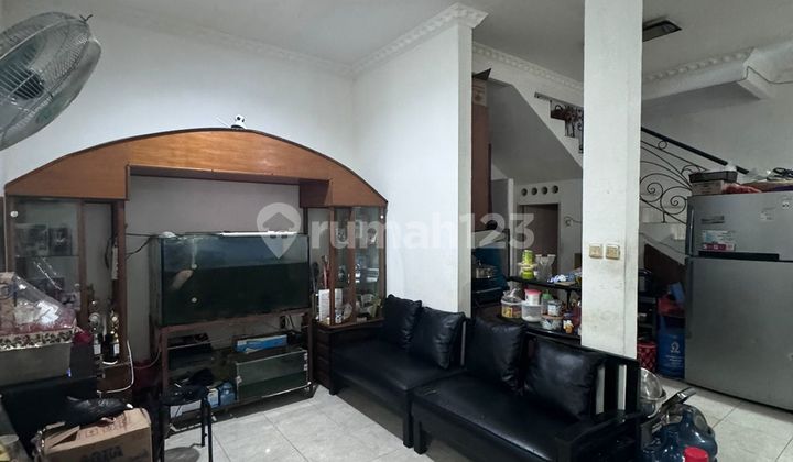 2.5 Story Minimalist House in South Sunter Karya, Ready to Occupy 2