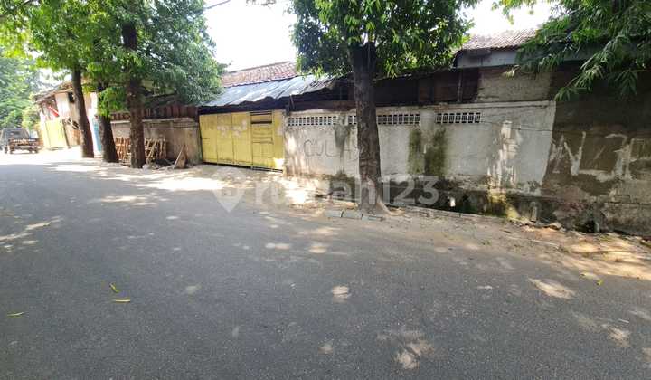 Land and Buildings on Kebayoran Lama Main Road, Hook Position Land and Buildings on Kebayoran Lama Main Road, Hook Position