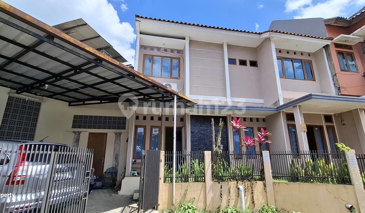 For sale: ready-to-occupy new house in Griya Cigadung, strategic location. 2