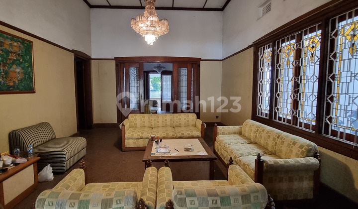 dijual rumah original belanda surya kencana dago, kotak, material masih original, halaman depan belakang luas siap huni dijual rumah original belanda surya kencana dago, kotak, material masih original, halaman depan belakang luas siap huni