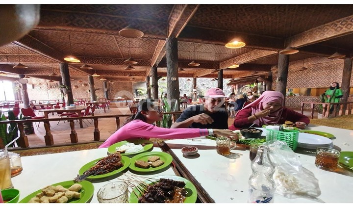 For sale: Sundanese restaurant still operating in Cikole, Lembang, strategic location, spacious parking that can accommodate buses.