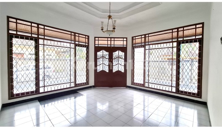 Dijual Rumah Sri Molek Asri Nyaman Terpelihara Hoek Ada Paviliun Lokasi Strategis Tengah Kota Bebas Macet Bebas Banjir Lingukunan Nyaman Asri