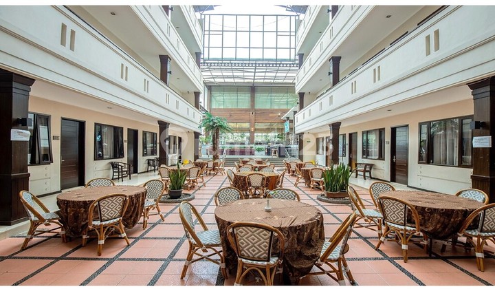 For sale: 3-star hotel still operating in downtown Lembang, complete permits, good occupancy, strategic location, swimming pool, spacious parking. For sale: 3-star hotel still operating in downtown Lembang, complete permits, good occupancy, strategic location, swimming pool, spacious parking.
