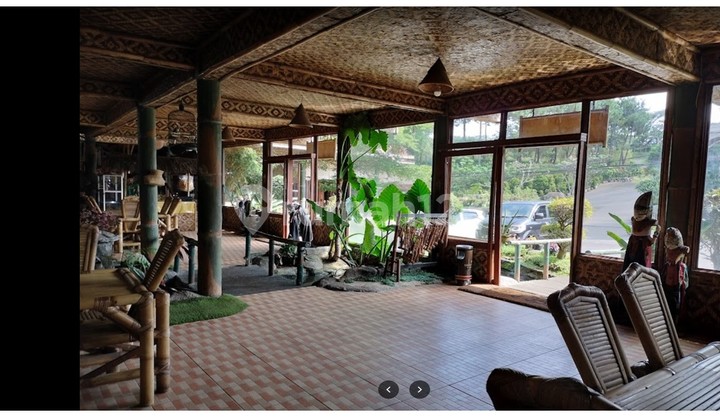 For sale: Sundanese restaurant, still operating, Sersan Bajuri location, roadside, ample parking, strategic location.