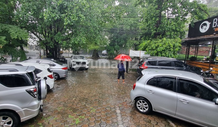 dijual tempat usaha dipati ukur dekat ke BCA DAGO lebar 20 meter lokasi strategis