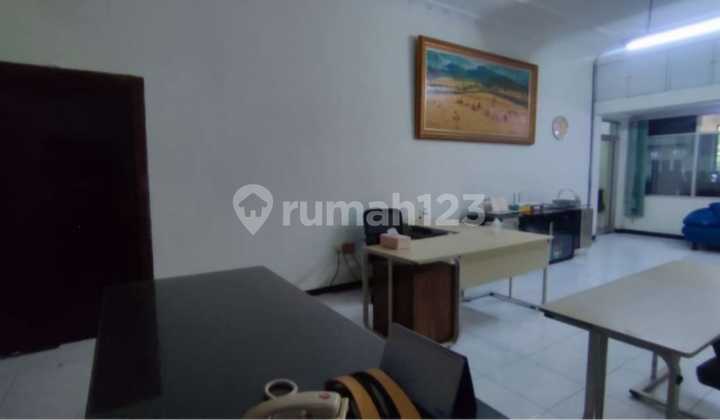 disewakan rumah usaha pusat kota surabaya cocok untuk kantor,cafe,supermarket  1