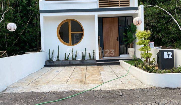 Rumah di Jogja Barat Ada Pos Security Jepang Modern Jalan Wates 2