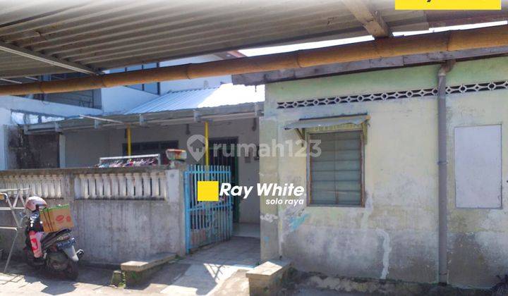 Dijual Tanah Bonus Rumah Lama di Jagalan Jebres Solo lokasi Strategis.  1