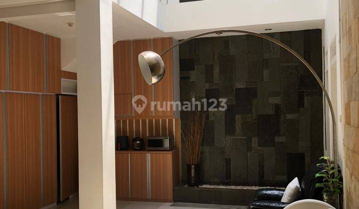 Jual Rumah 2 Lantai Full Furnished Terawat, Sayap Gunung Batu 1