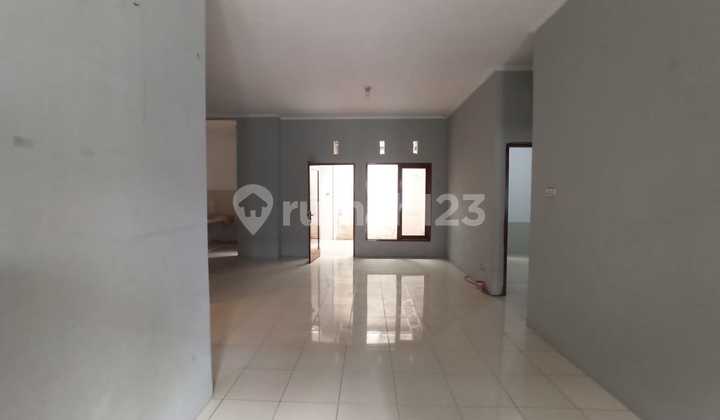 Rumah Bagus di Taman Kopo Indah 3 2