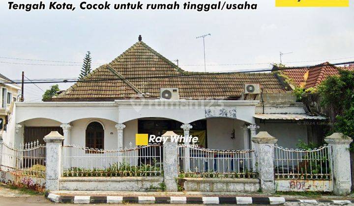 Dijual rumah kota barat Laweyan solo 1