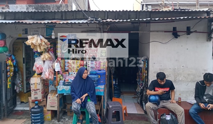 Dijual Rumah Bangunan Lama Bebas Banjir Di Utan Kayu, Jakarta Timur