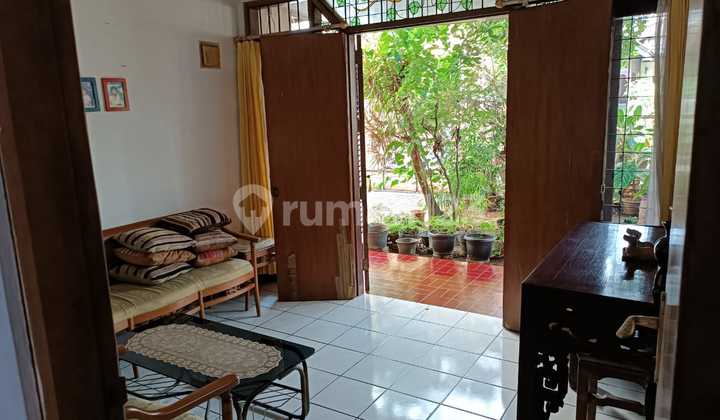 Dijual Rumah Asri Posisi Hook di Cibubur