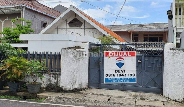 Dijual tanah luas dengan bangunan kost aktif di Karet Pedurenan 1