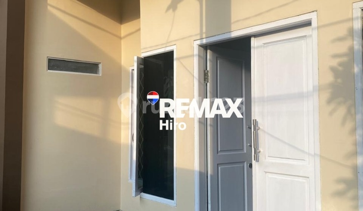 For sale: 2-story house facing a garden, located within a complex in the Galaxy area of Bekasi. 2