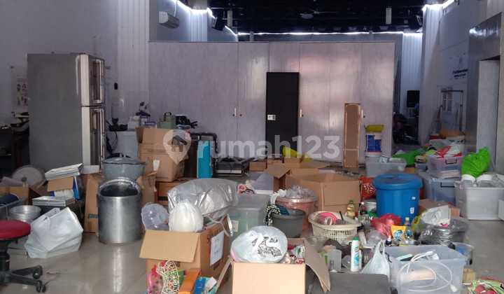 For Rent, 3.5-Story Building, Good and Affordable on Narogong Street, Bekasi. For Rent, 3.5-Story Building, Good and Affordable on Narogong Street, Bekasi.