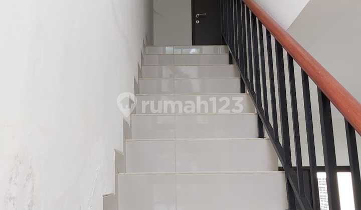 Cheap Sale of Ready-to-Occupy 2-Story Hook House in Green Ara Residence