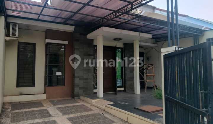 Sale of 1-Story House Needs Renovation in Aralia Cluster, Harapan Indah 2