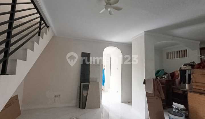 Quick Sale 2-Story Fully Renovated House in Metland Cakung, East Jakarta 2