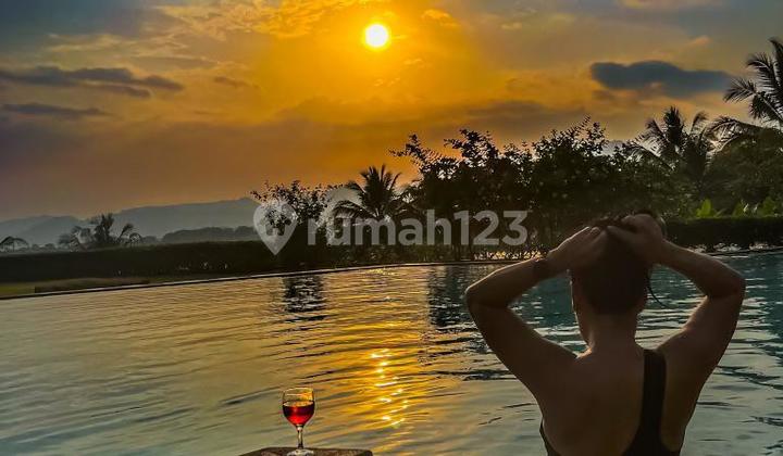Villa Luas dengan View Laut Lepas di Pelabuhan Ratu Sukabumi