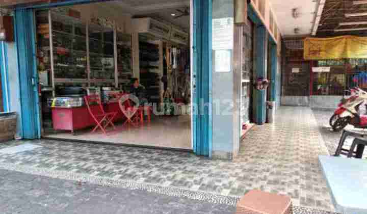 Hooked Shop House in North Kebayoran Lama 1