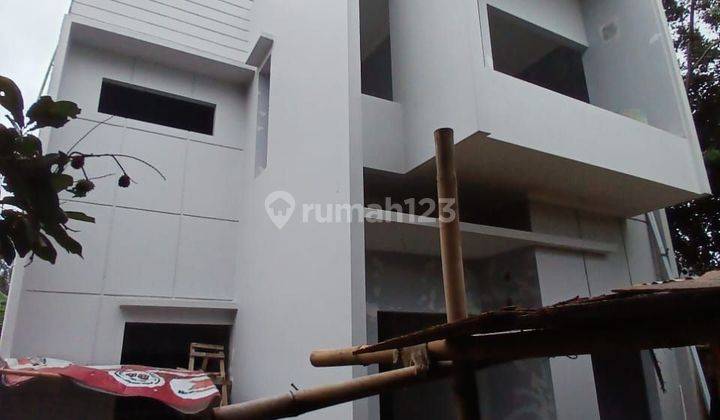 Rumah akses 2 mobil model scandinavian di Cilodong Depok 1