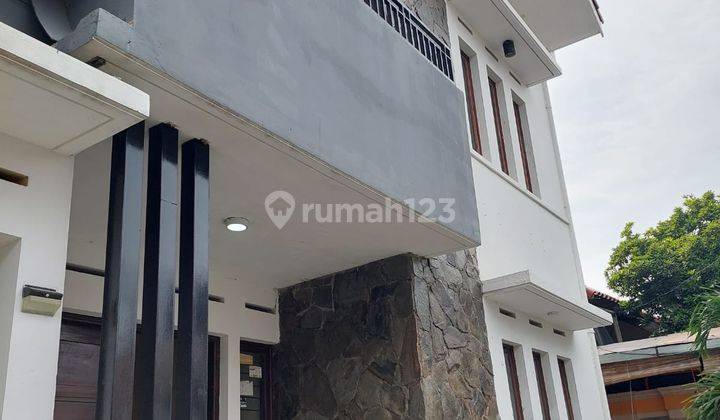 Rumah Tengah Kota di Tebet Jakarta Selatan 1