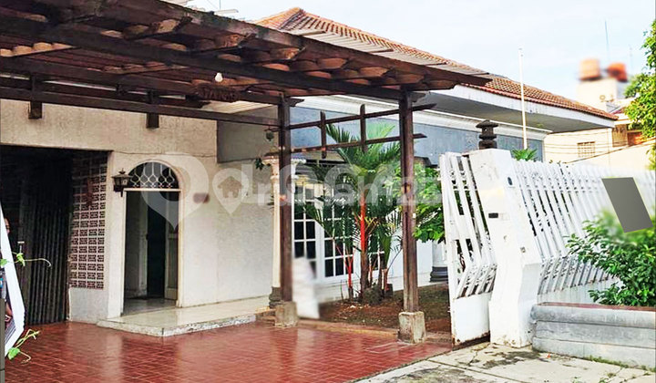 Rumah Kayu Putih Tengah Pulo Gadung, Jakarta Timur