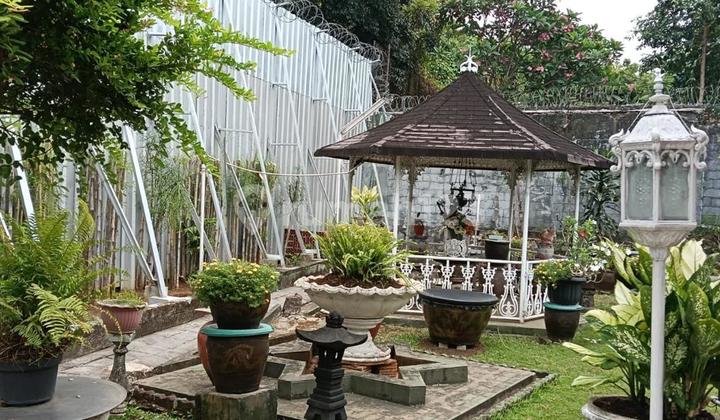 Kebayoran Baru House 1500 Meters, Premium Area on Main Road, Rare 2