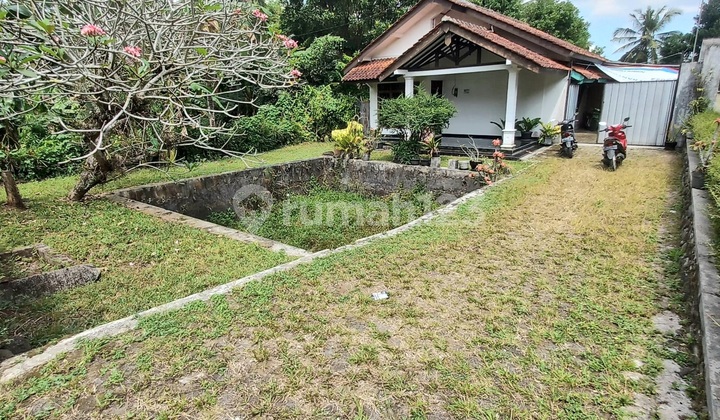 Spacious Yard House in Tambaksogra with Rural Ambiance Near UMP 2