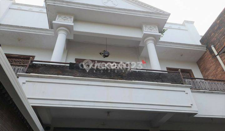 Rumah Galeri Barang Antik Strategis Manahan Solo  2