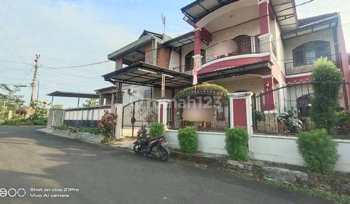 Rumah 2 Lantai Strategis Pusat Kota Dekat Jalan Dr Angka 2