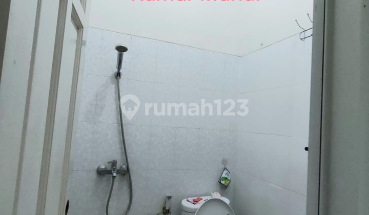 kamar mandi rumah graha timur siap huni