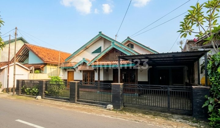 Rumah Jawa Klasik Siap Huni Strategis Dekat Margono Rumah Jawa Klasik Siap Huni Strategis Dekat Margono