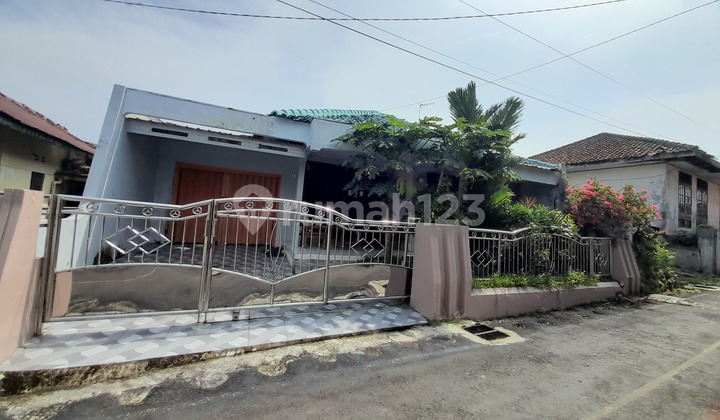 Strategic House in Kober Near Station 2