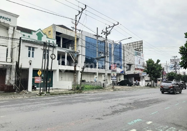 Strategic 2-Story Shop House in Central City Office Area 2