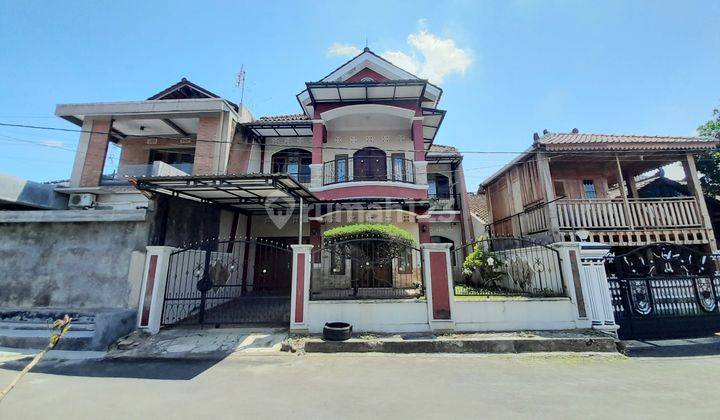 Rumah 2 Lantai Strategis Pusat Kota Dekat Jalan Dr Angka 1