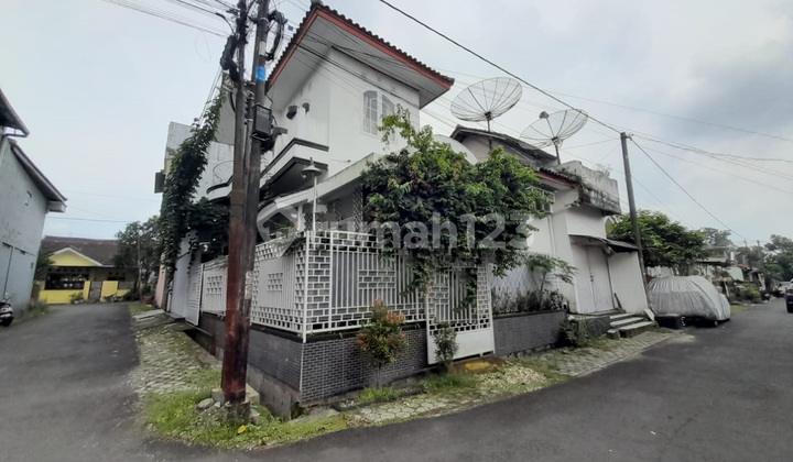 2-Story Hook House in Sumampir, Strategically Located in the City Center 2